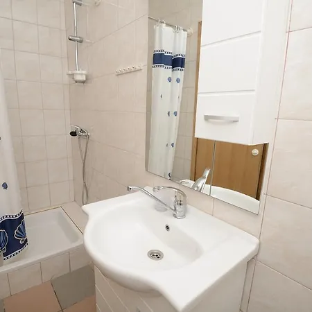 Apartment Hrusta Malinska