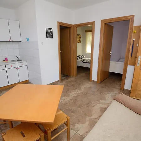 Apartment Hrusta *